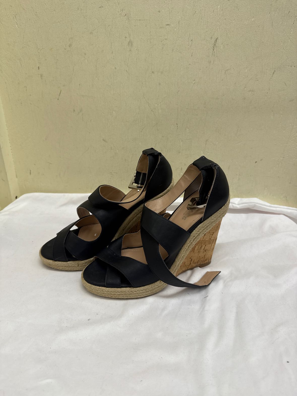 Charles by Charles David Women's Size 8-1/2 Black Pumps Shoes