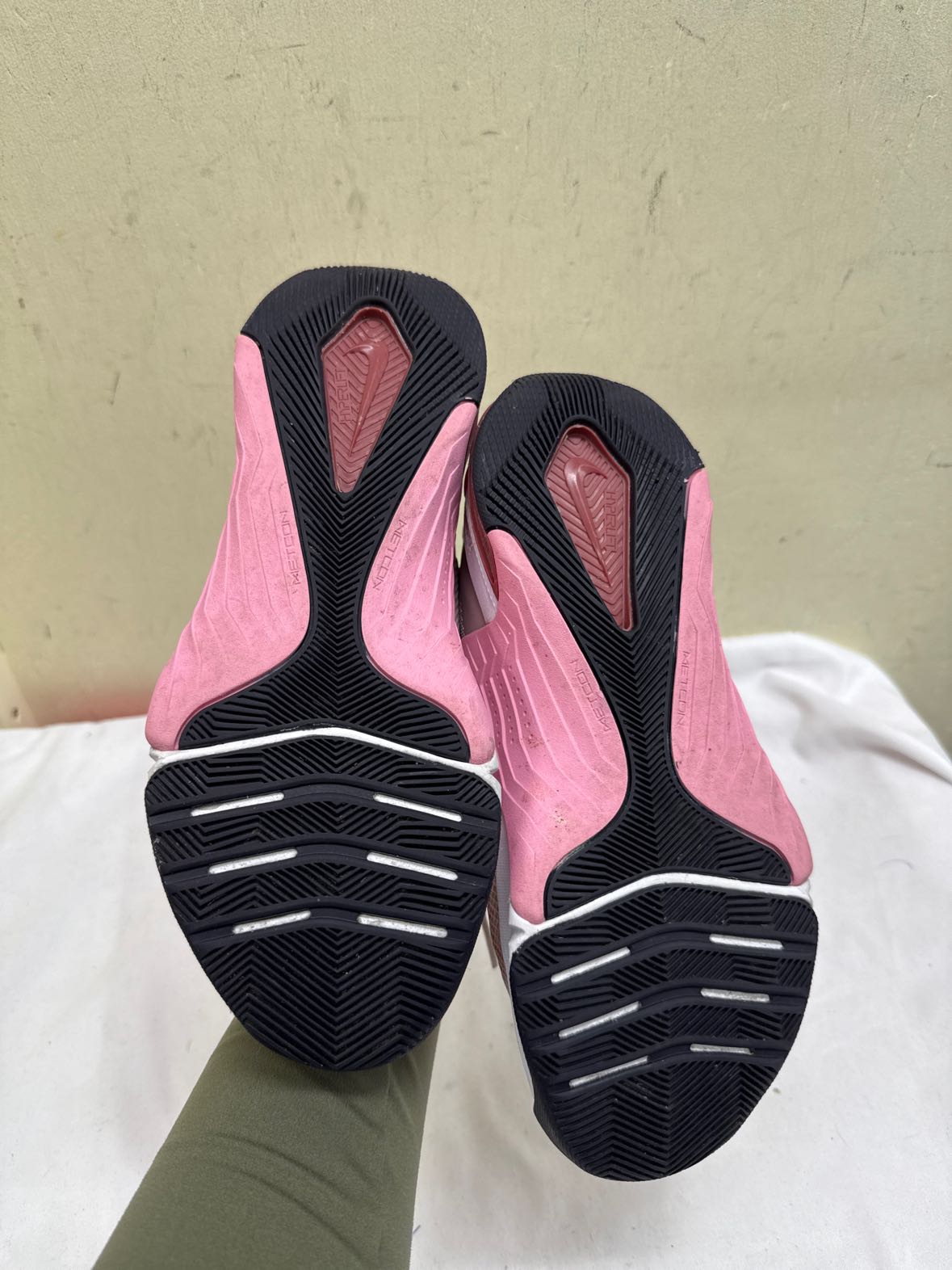 Nike React Women's Size 7 Pink Sneakers Shoes