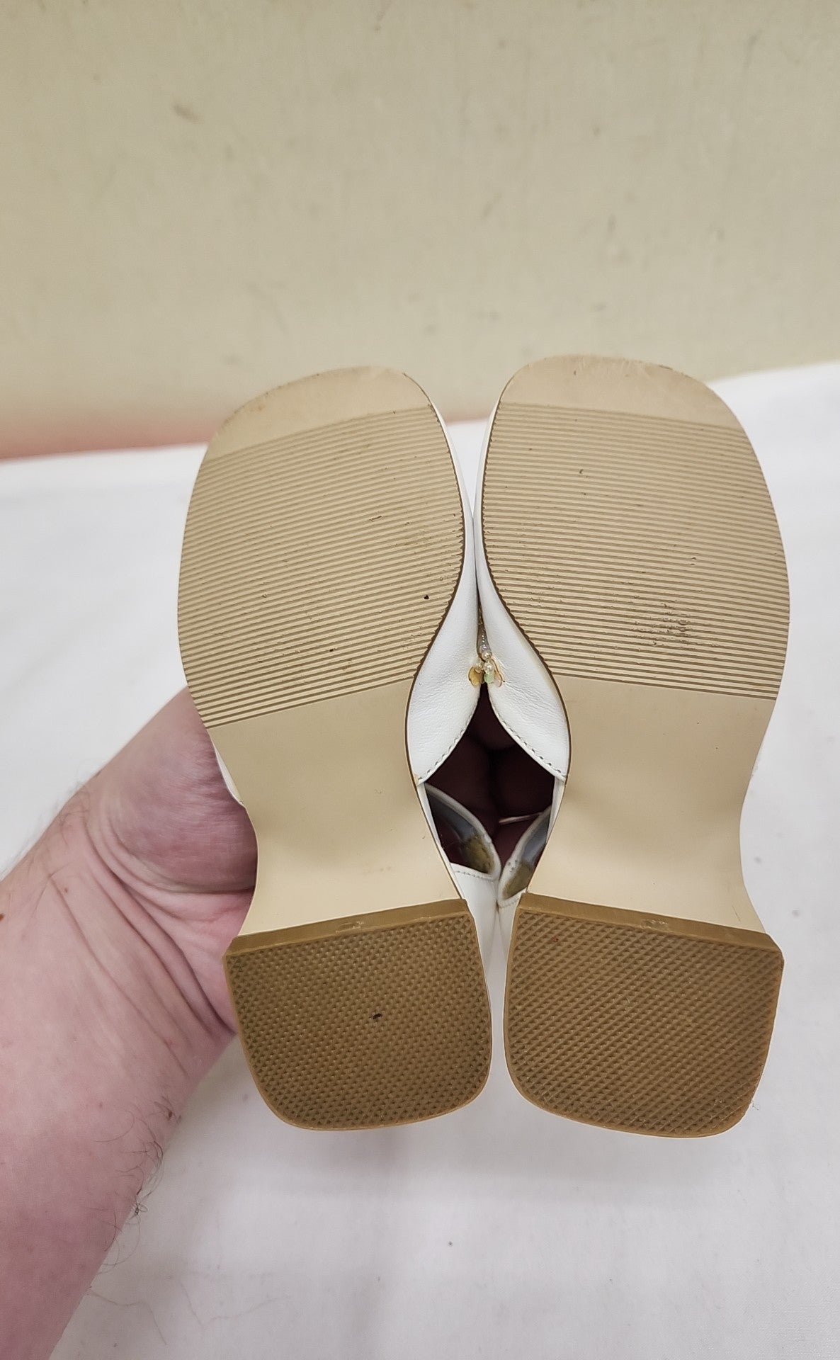 Kenneth Cole Girl's Size 5 White Shoes