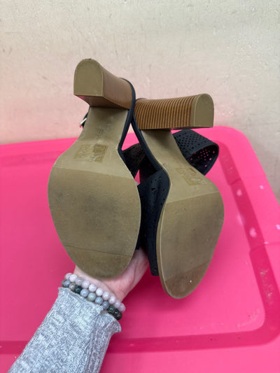 Call It Spring Women's Size 6-1/2 Black Pumps