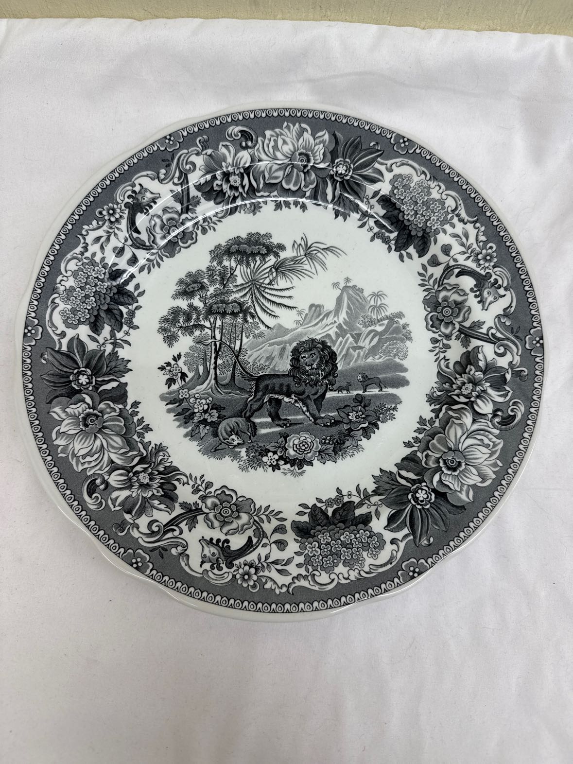 Spode Achive Collection Traditions Series "Aesops Fables" Plate