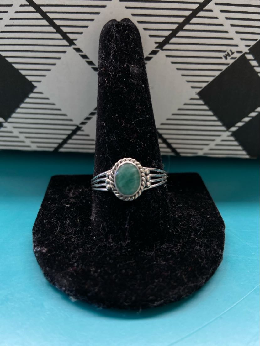 .925 Sterling Silver Size 11 Green Stone Ring