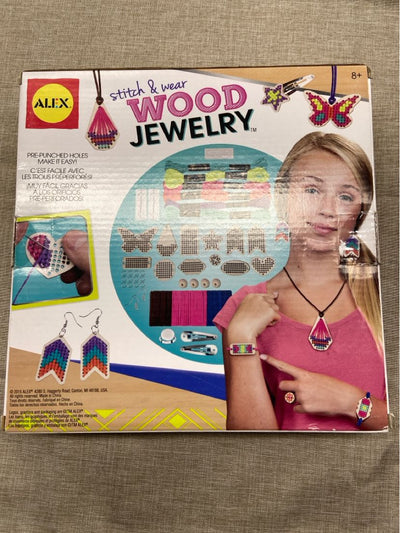 NIB Stitch & Wear Wood Jewelry Kit Arts & Crafts