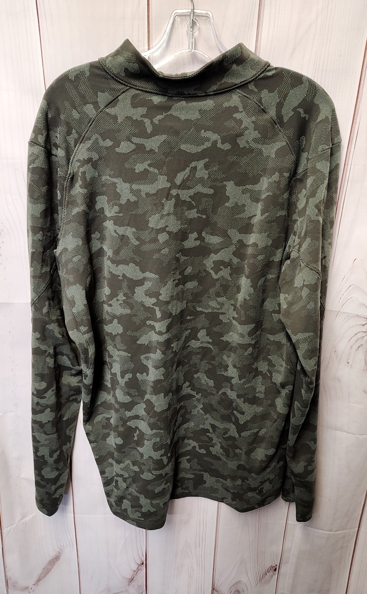 Lululemon Men's Size XL Green Camoflauge Shirt