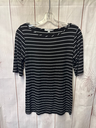 Green Envelope Women's Size L Black Short Sleeve Top