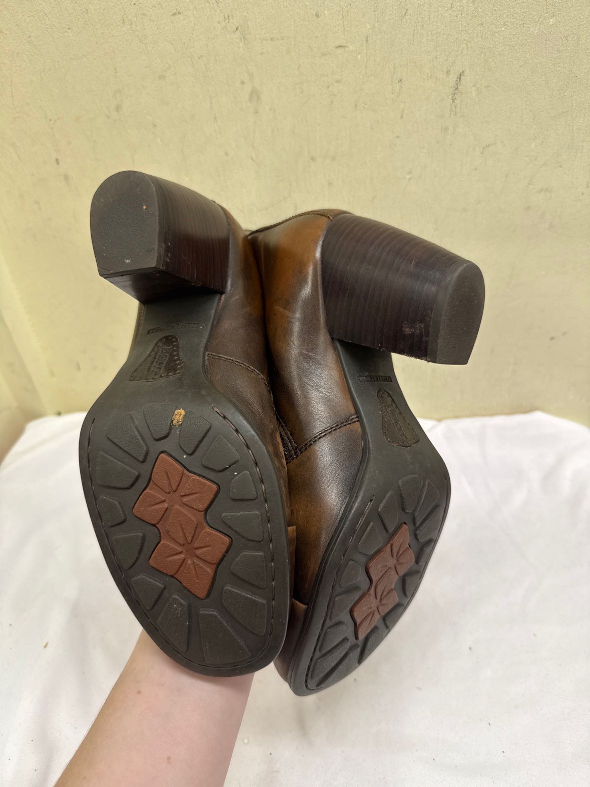 Born Women's Size 9 Brown Leather Boots Shoes