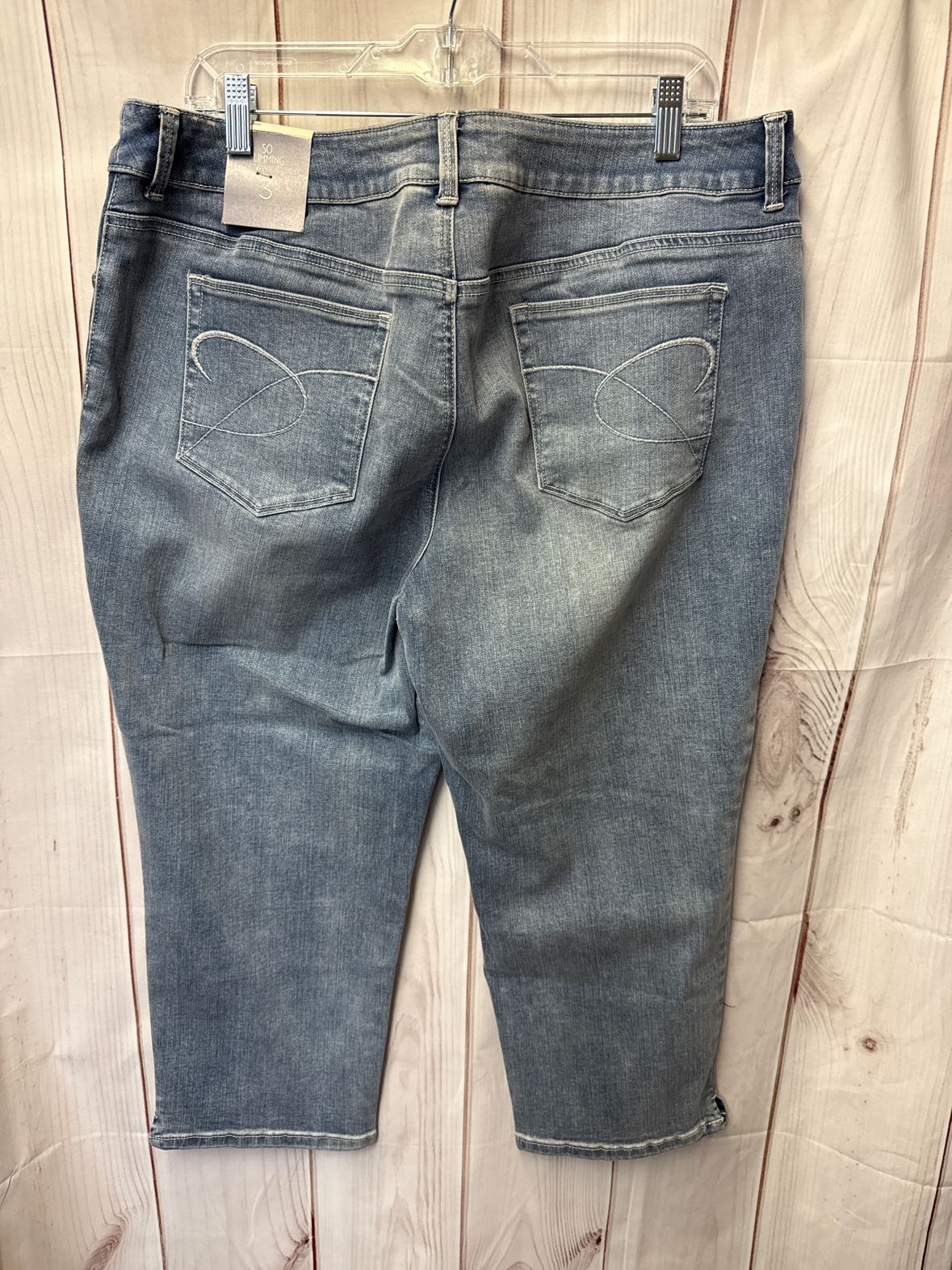 NWT Chico's Women's Size 3 = US16 Blue Jeans So Slimming Crop