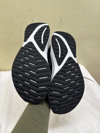 NWT New Balance Boy's Size 5-1/2 Gray Sneakers