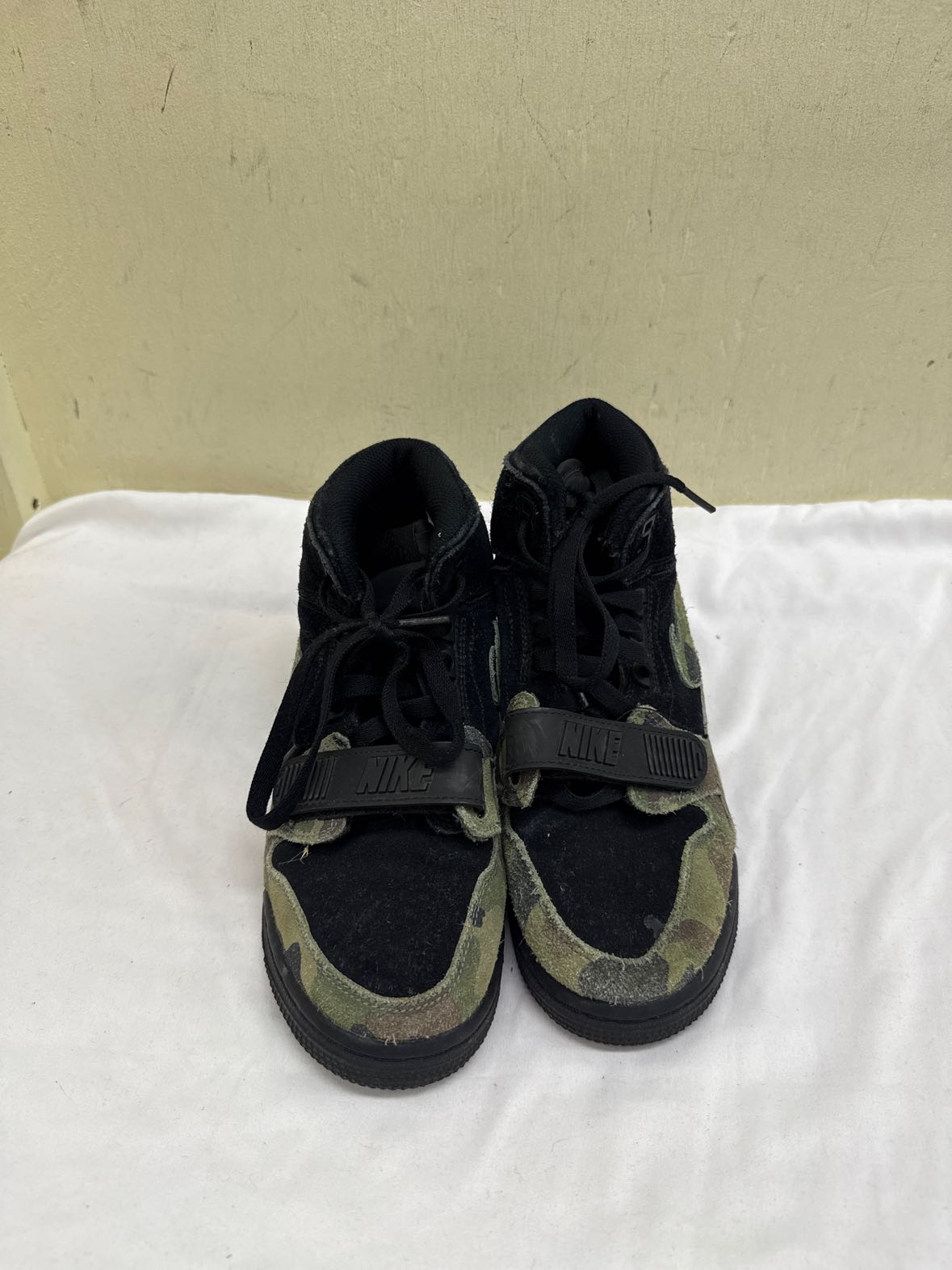 Jordan Boy's Size 4-1/2 Green Shoes