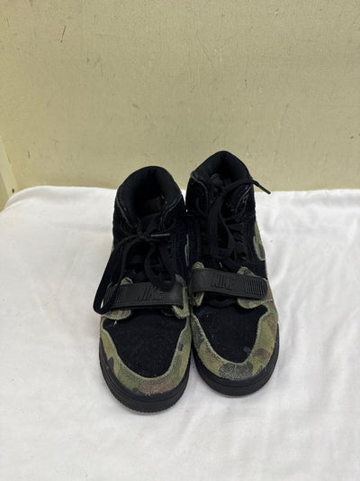 Jordan Boy's Size 4-1/2 Green Shoes