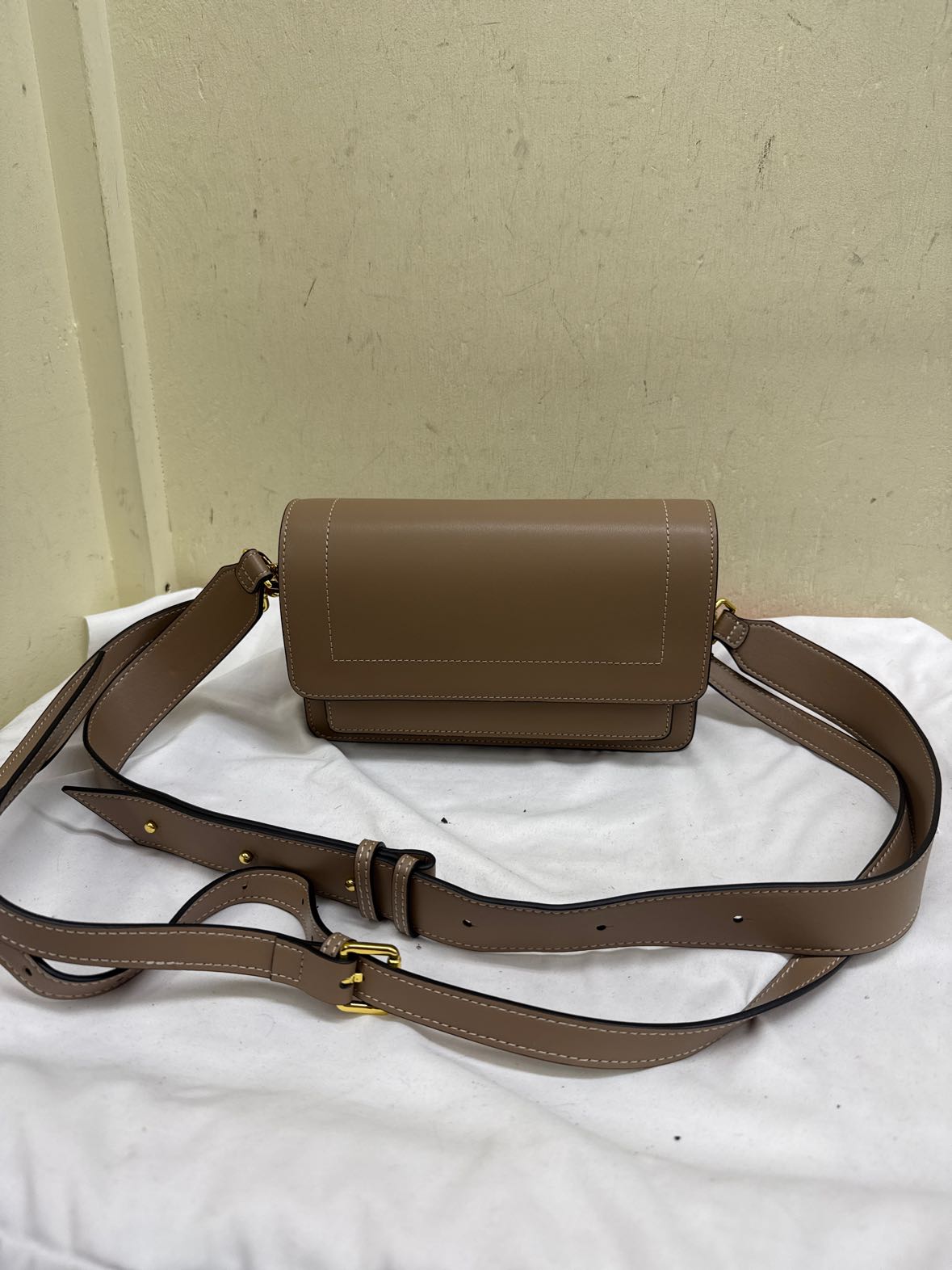 Aallyn Brown Leather Crossbody Purse Bag
