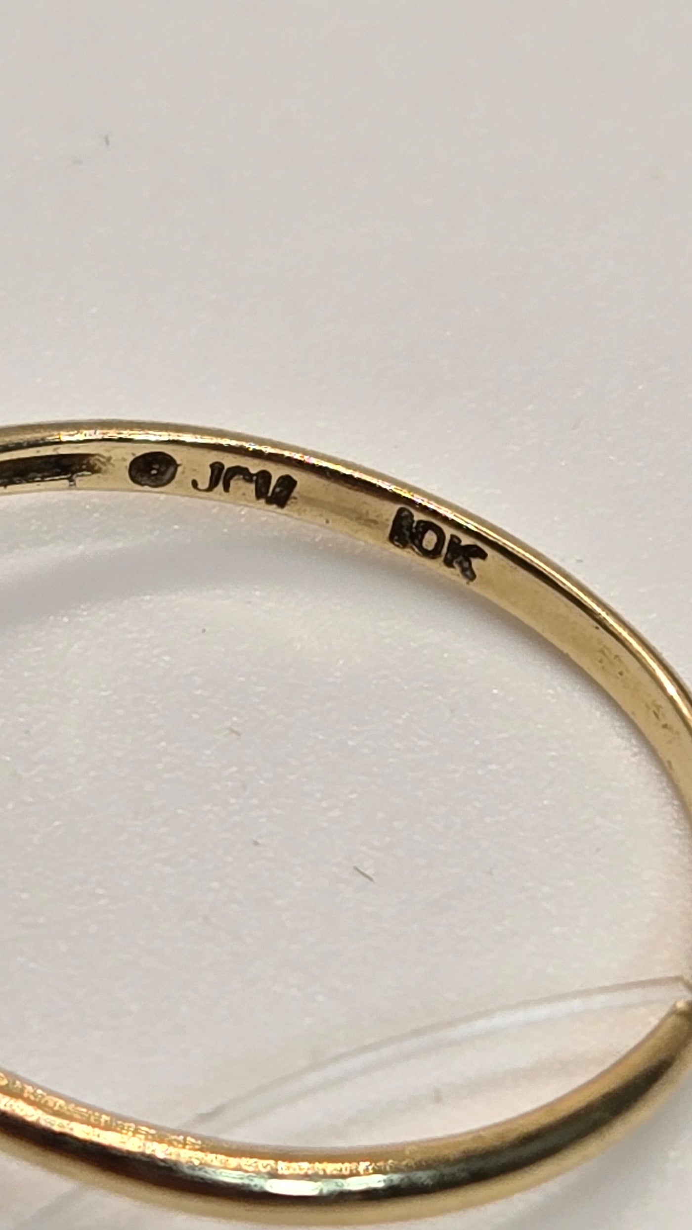 10k Yellow Gold ring size 7 with diamond accent 1.0g