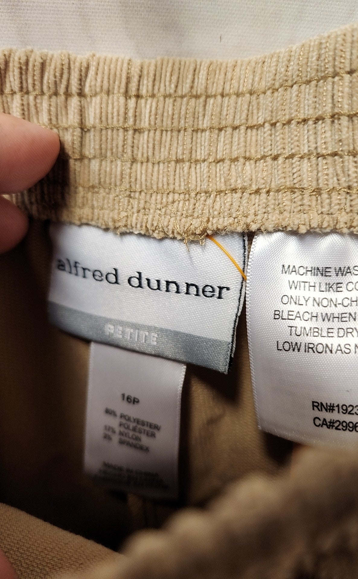 NWT Alfred Dunner Women's Size 16 Petite Beige Corduroy Pants