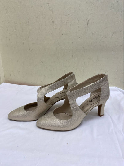 Life Stride Women's Size 8 Gold Pumps