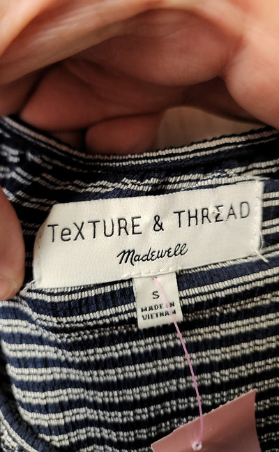 Texture & Thread Women's Size S Navy Short Sleeve Top
