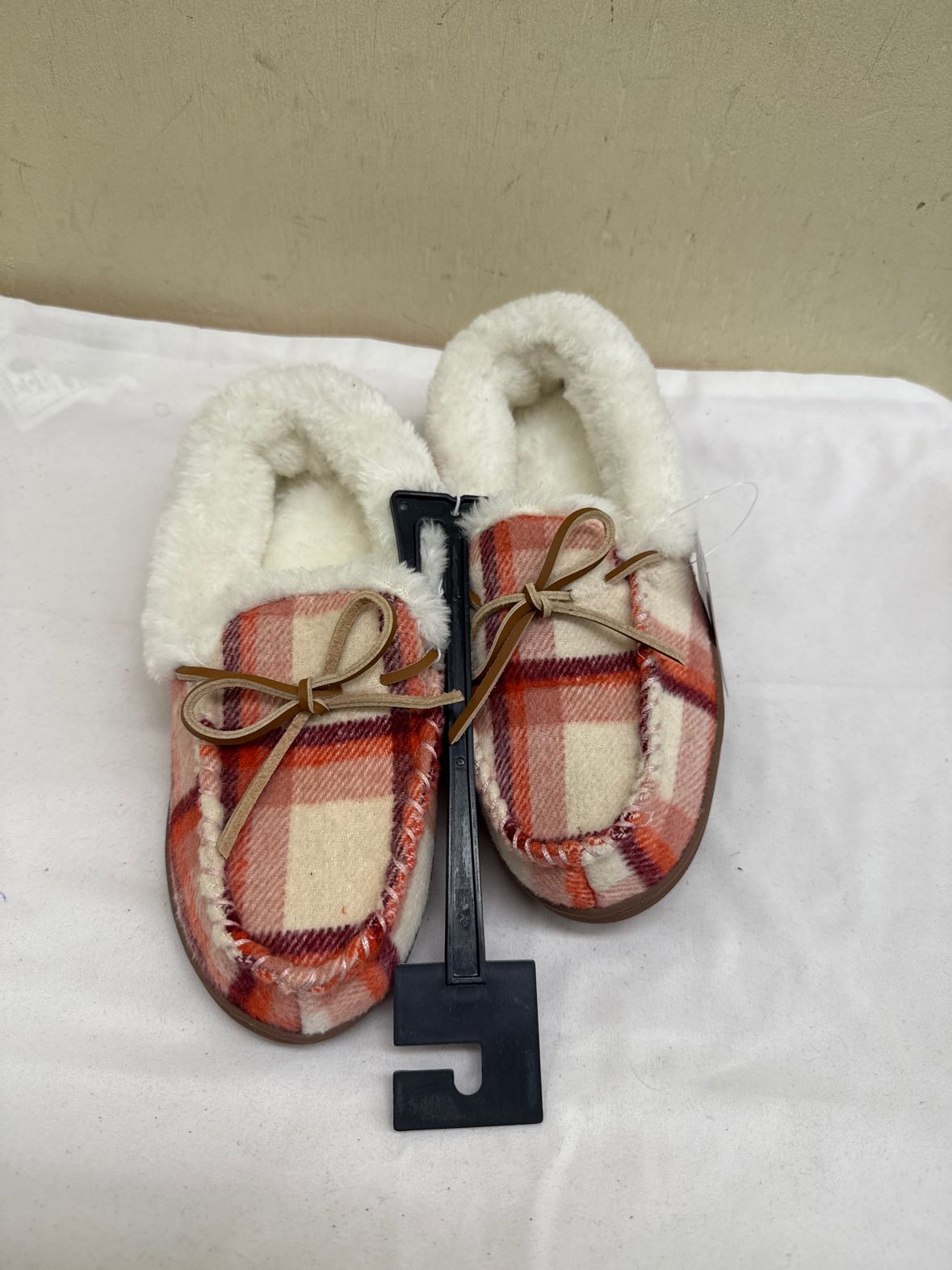 NWT Sonoma Women's Size 7 Pink Slippers
