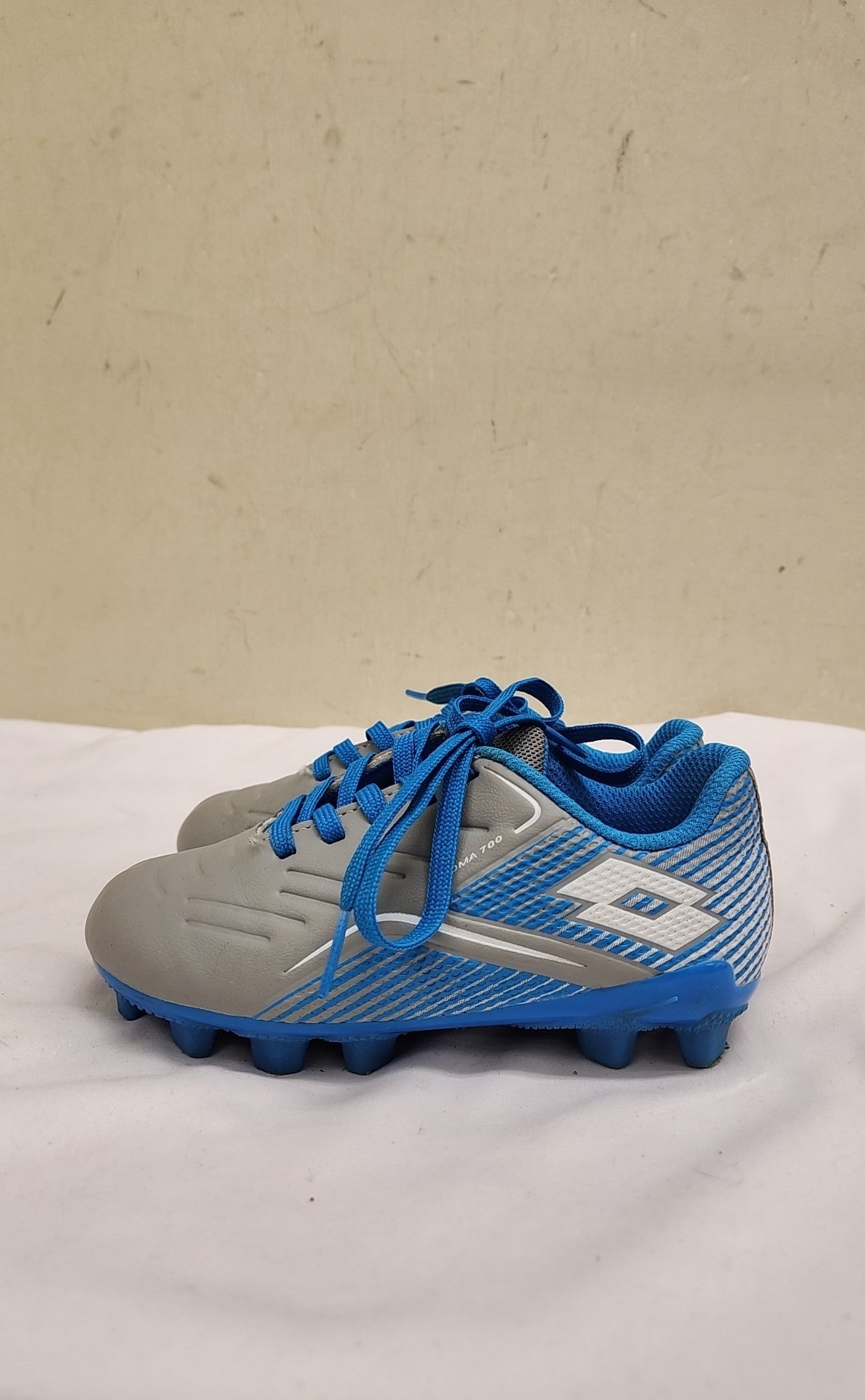 Lotto Boy's Size 10 Gray Cleats