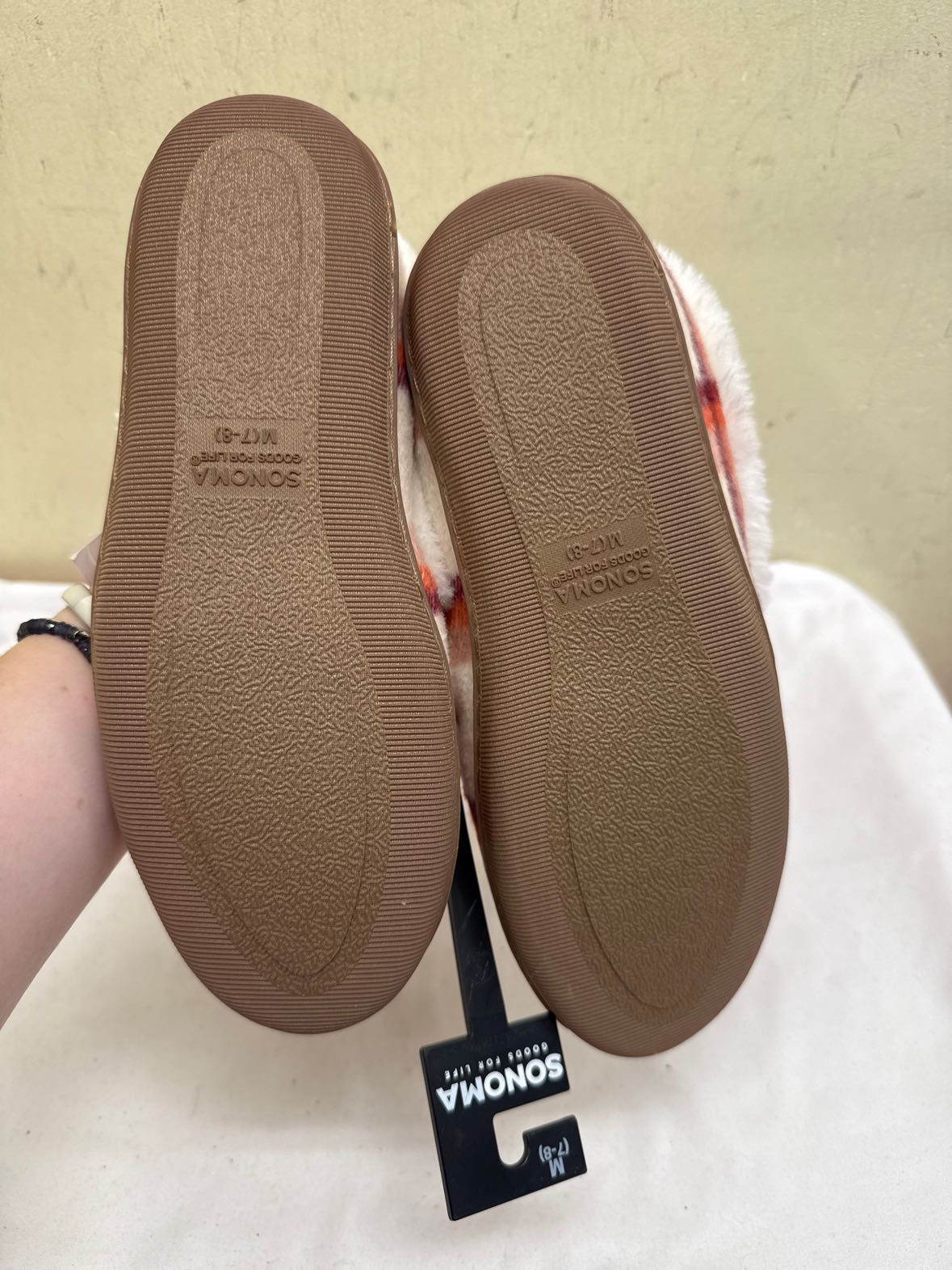NWT Sonoma Women's Size 7 Pink Slippers