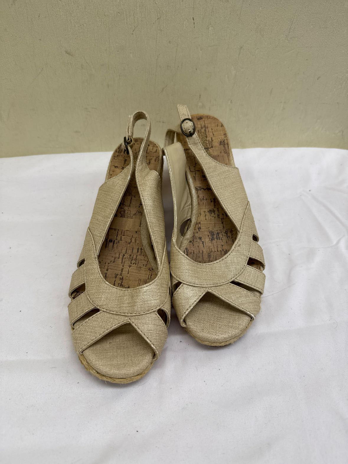 Easy Street Women's Size 9-1/2 Tan Sandals