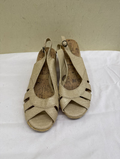 Easy Street Women's Size 9-1/2 Tan Sandals