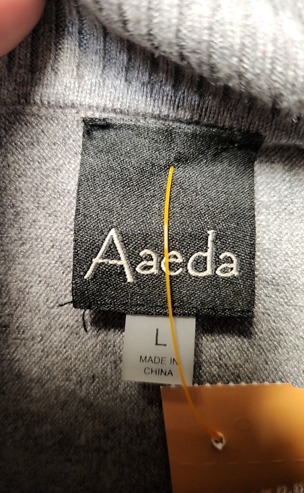 Aaeda Women's Size L Gray Sweater