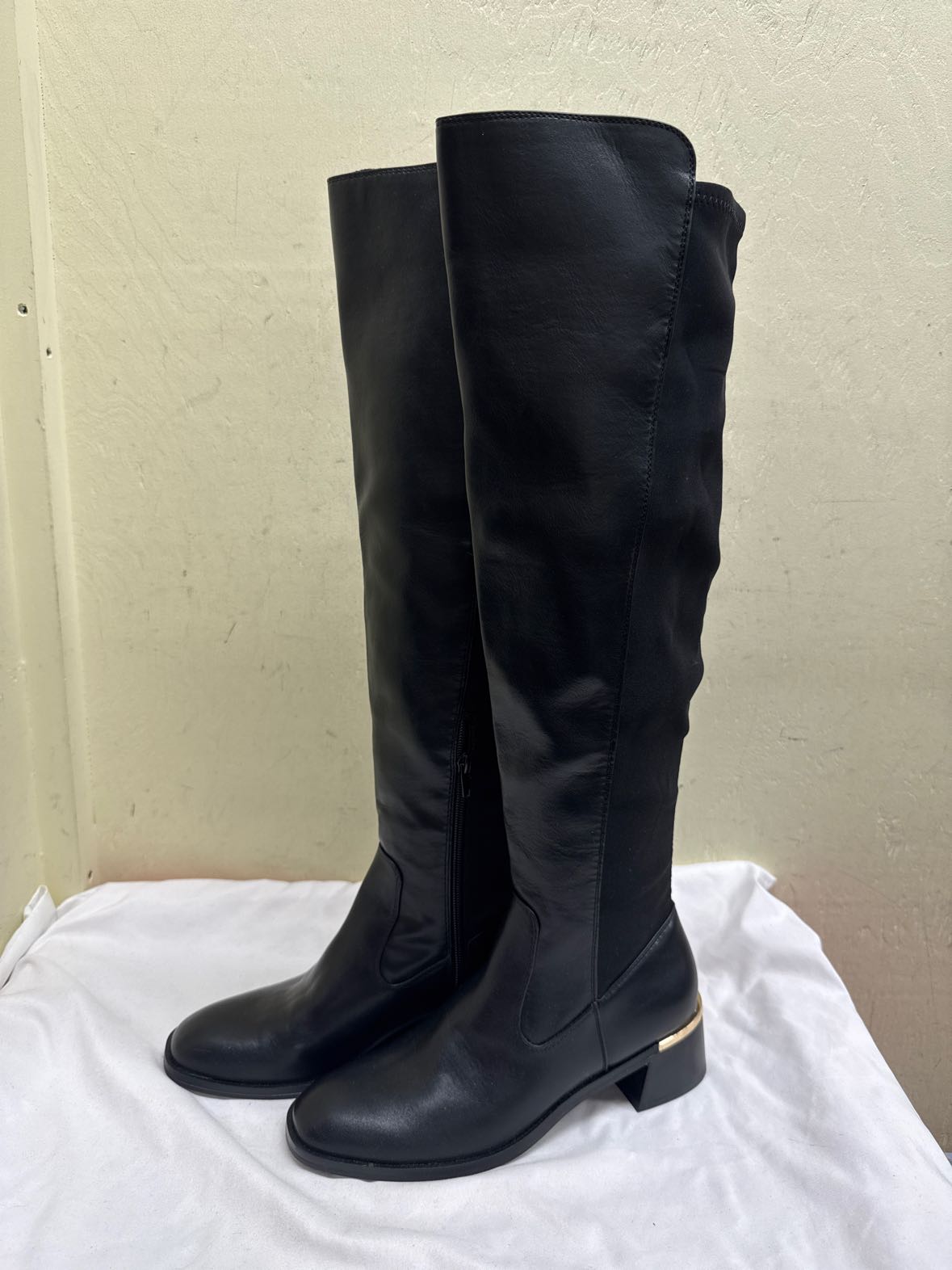 Unisa Women's Size 8 Black Boots Shoes