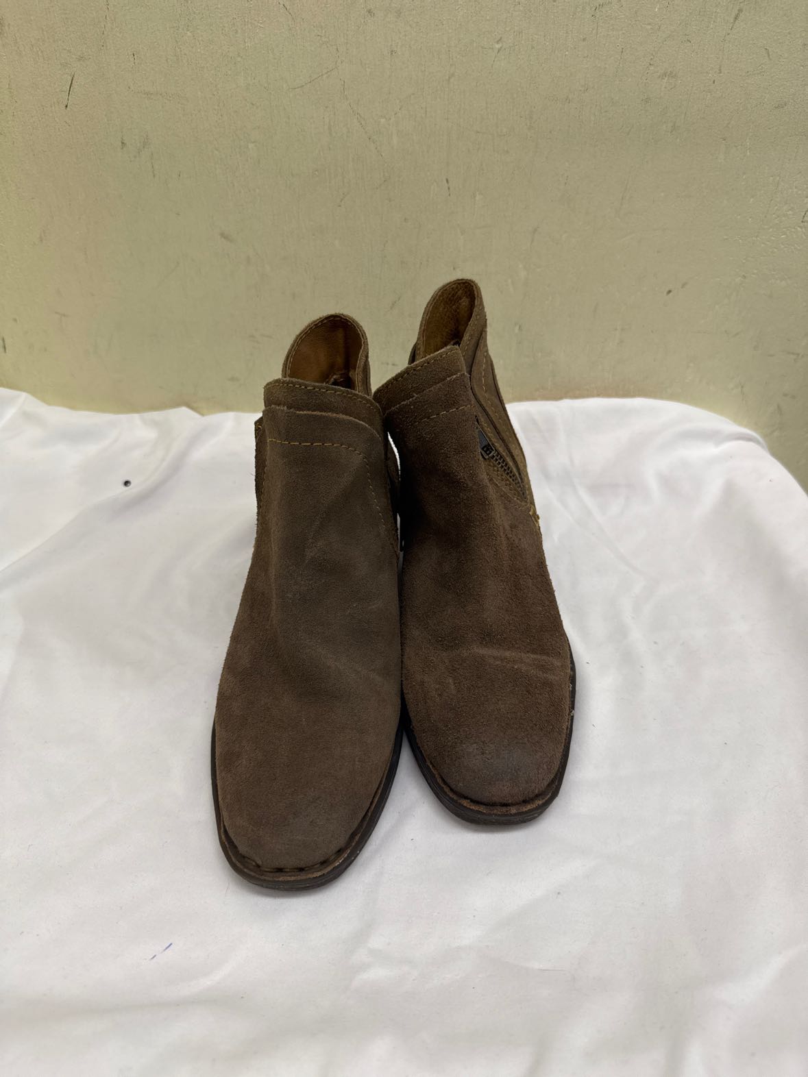 Born Women's Size 7 Brown Boots Shoes