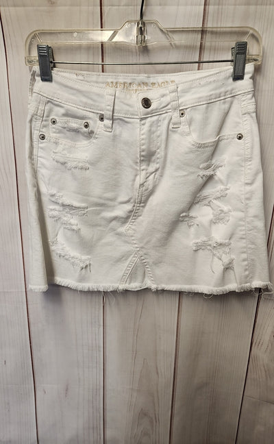 American Eagle Women's Size 2 White Skirt