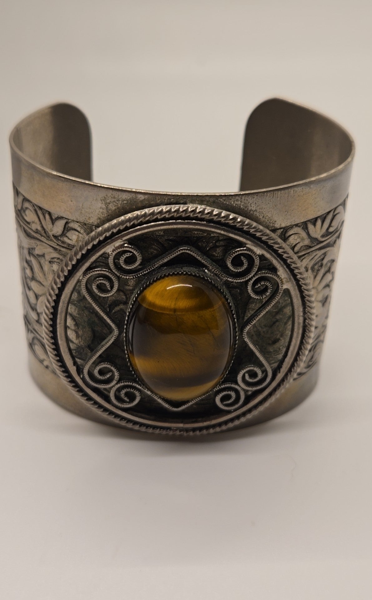 Tigers eye silver thick cuff bracelet with engraving/etching
