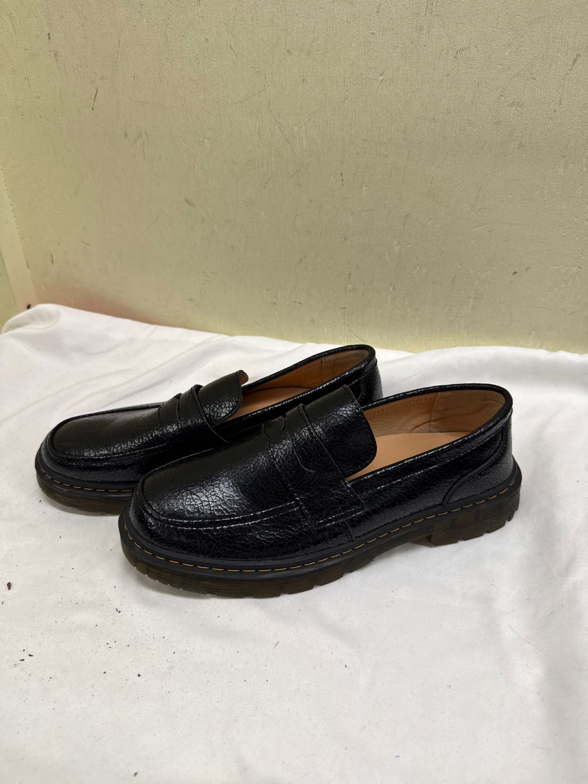 Clakblrg Women's Size 9-1/2 Black Flats Shoes