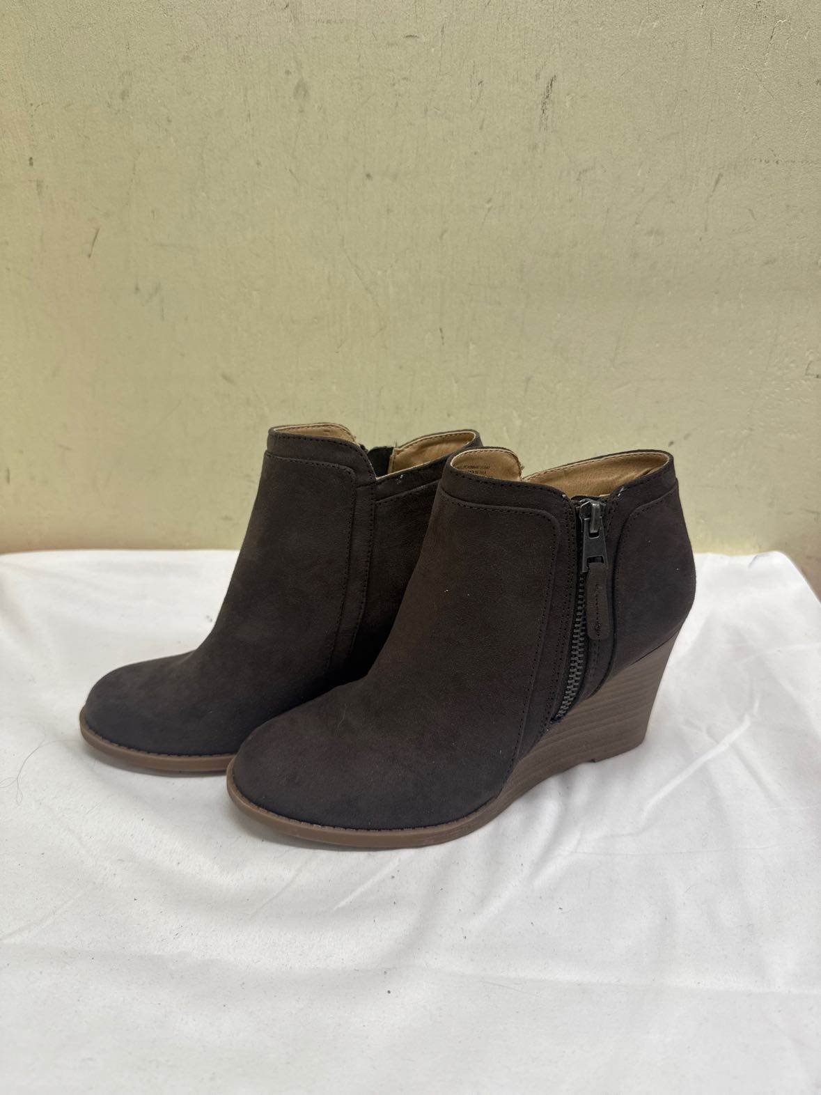 Time and Tru Women's Size 6 Brown Boots Shoes