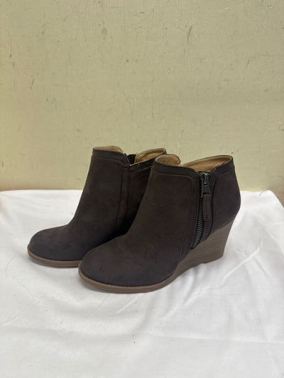 Time and Tru Women's Size 6 Brown Boots Shoes