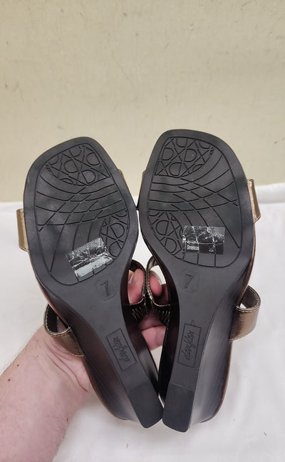 Dexflex Women's Size 7 Brown Sandals Shoes