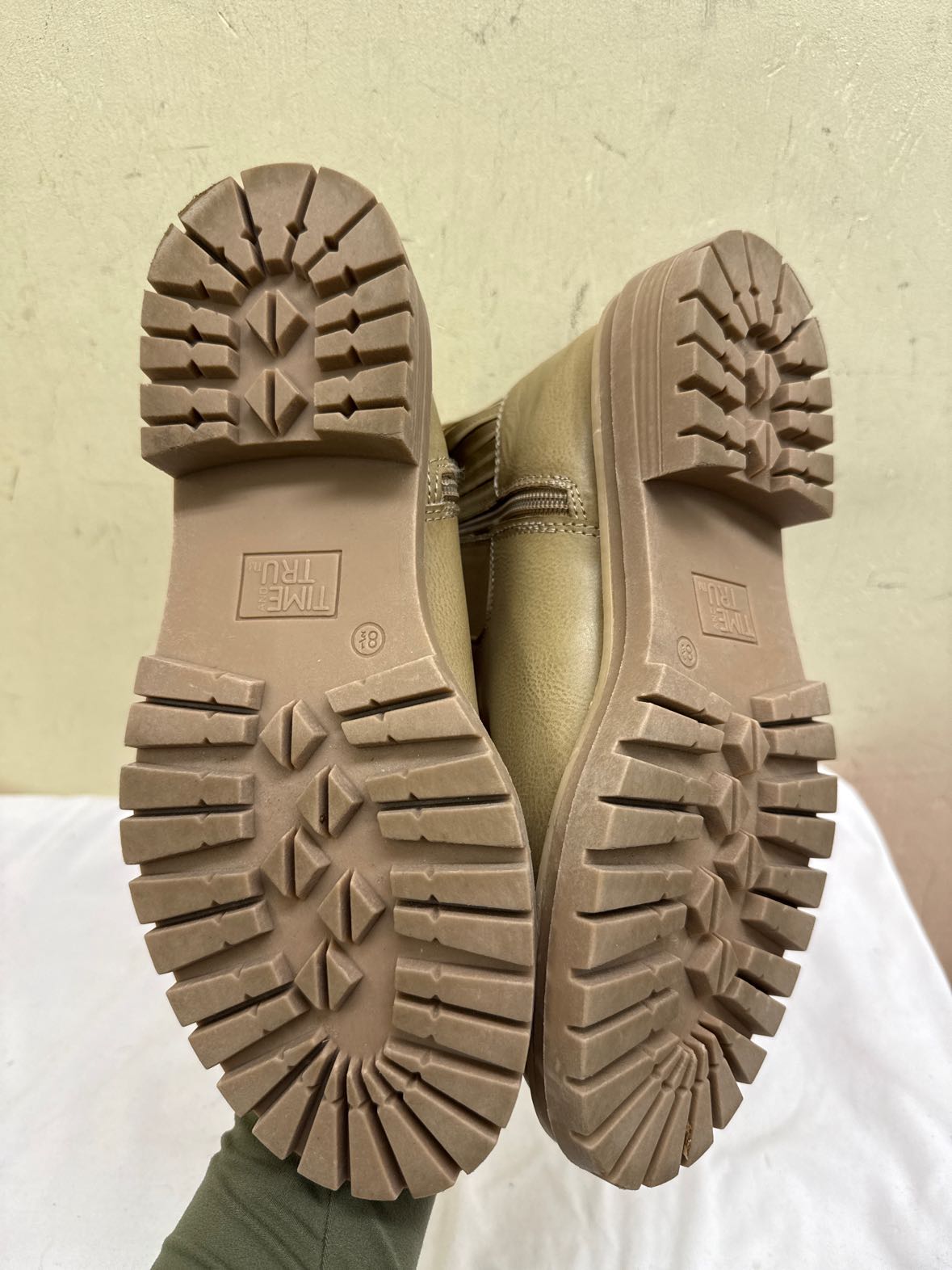 Time and Tru Women's Size 8-1/2 Green Boots Shoes