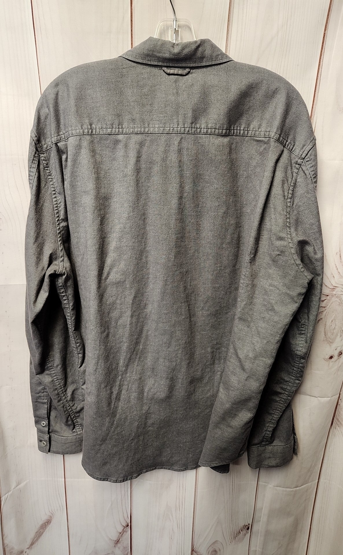 Lululemon Men's Size XL Gray Shirt