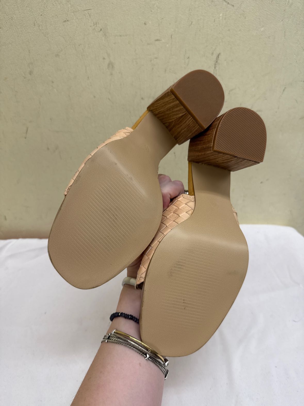 VICI Women's Size 10 Tan Sandals Shoes