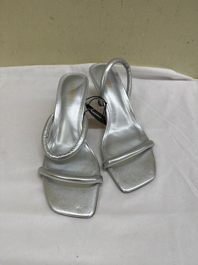 NWT Express Women's Size 8 Silver Sandals
