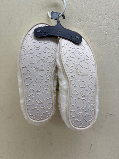 NWT Secret Treasures Women's Size 7 White Slippers