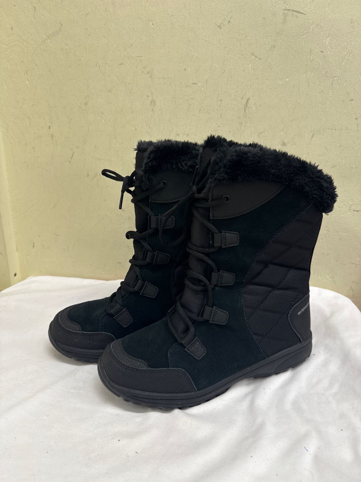 Columbia Women's Size 8-1/2 Black Boots Shoes