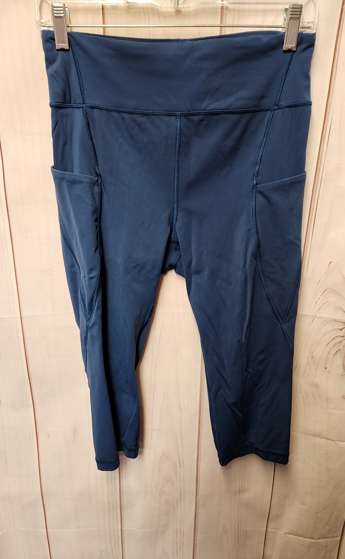 Lululemon Women's Size 8 Teal Active Capris