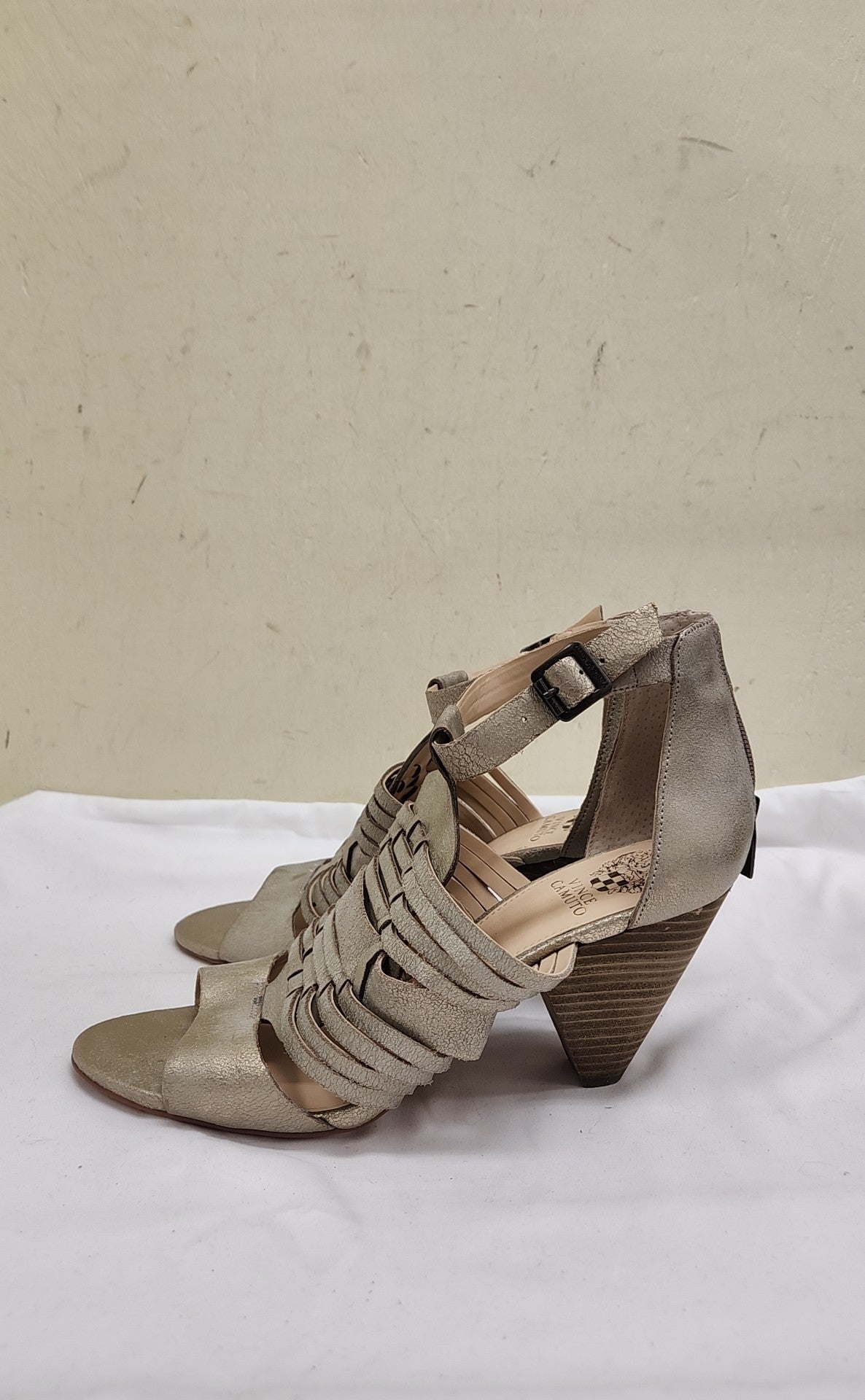 Vince Camuto Women's Size 10 Gold Sandals Shoes