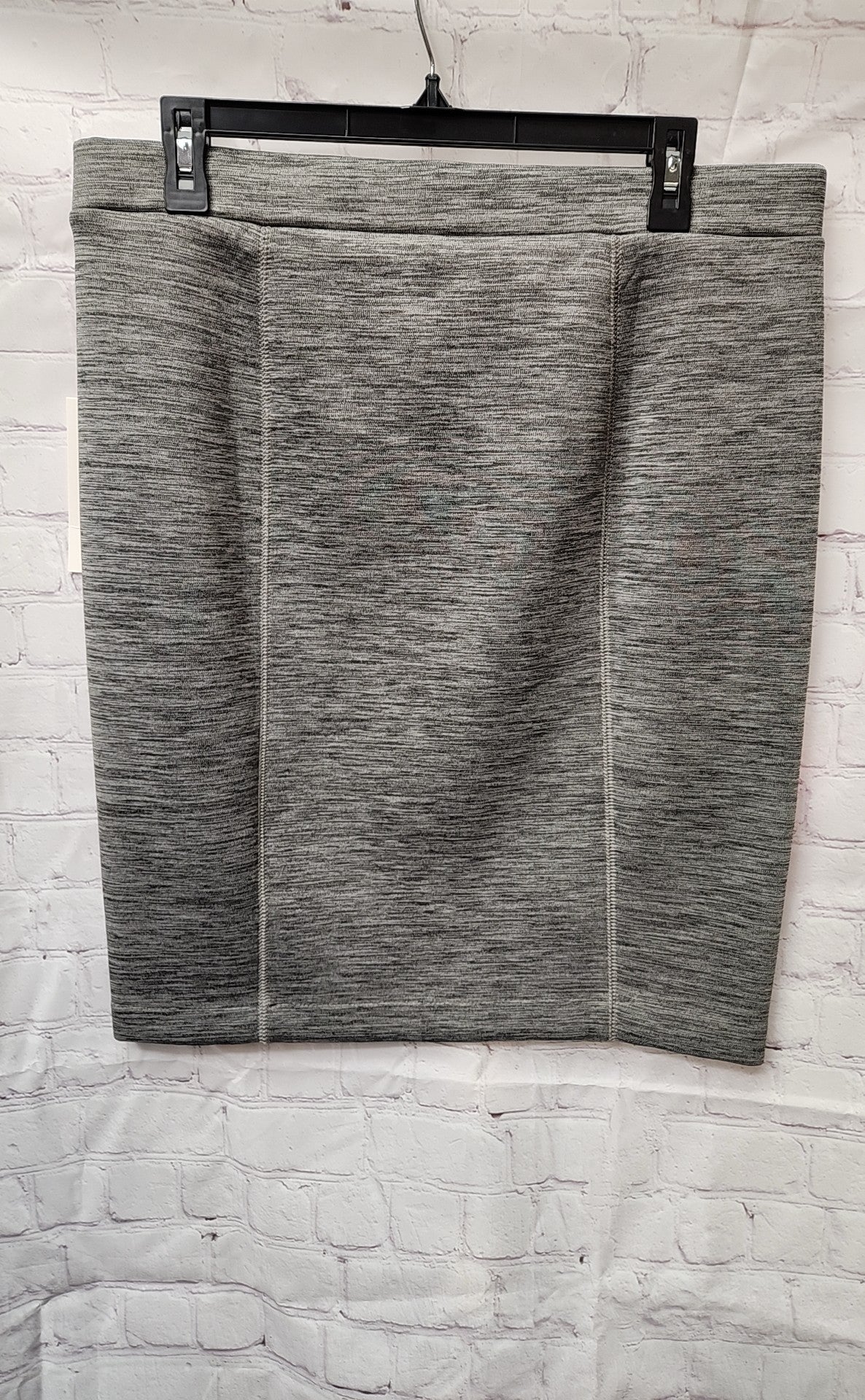 NWT Elle Women's Size L Gray Skirt