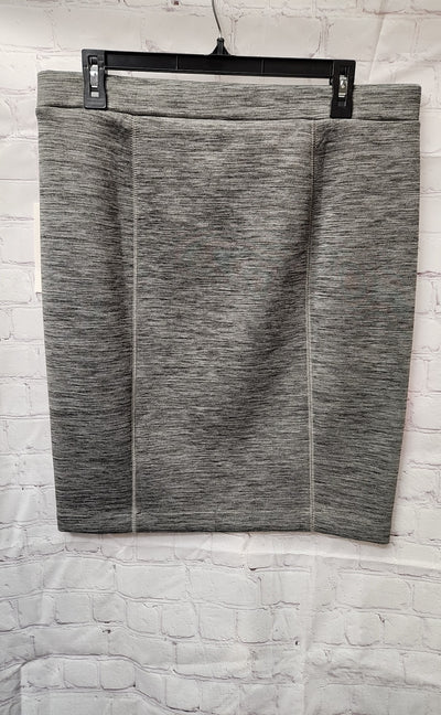 NWT Elle Women's Size L Gray Skirt