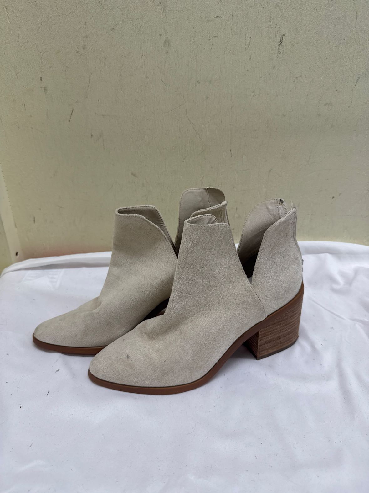 BP Women's Size 7 White Boots Shoes