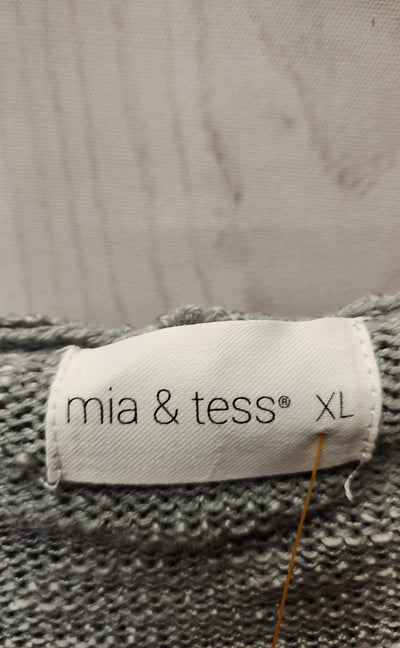 Mia & Tess Women's Size XL Gray Hooded Sweater