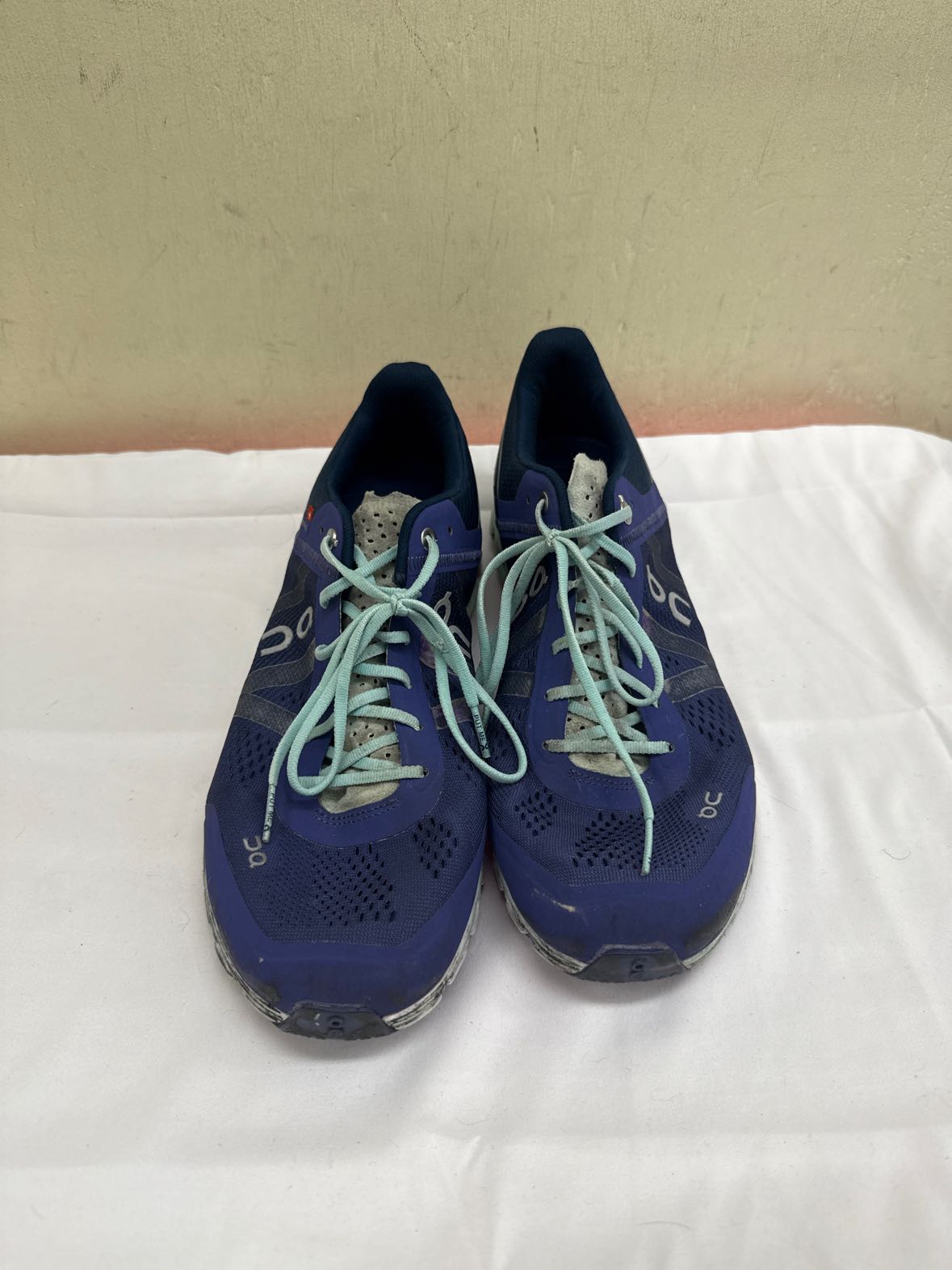 On Cloud Women's Size 9-1/2 Blue Sneakers