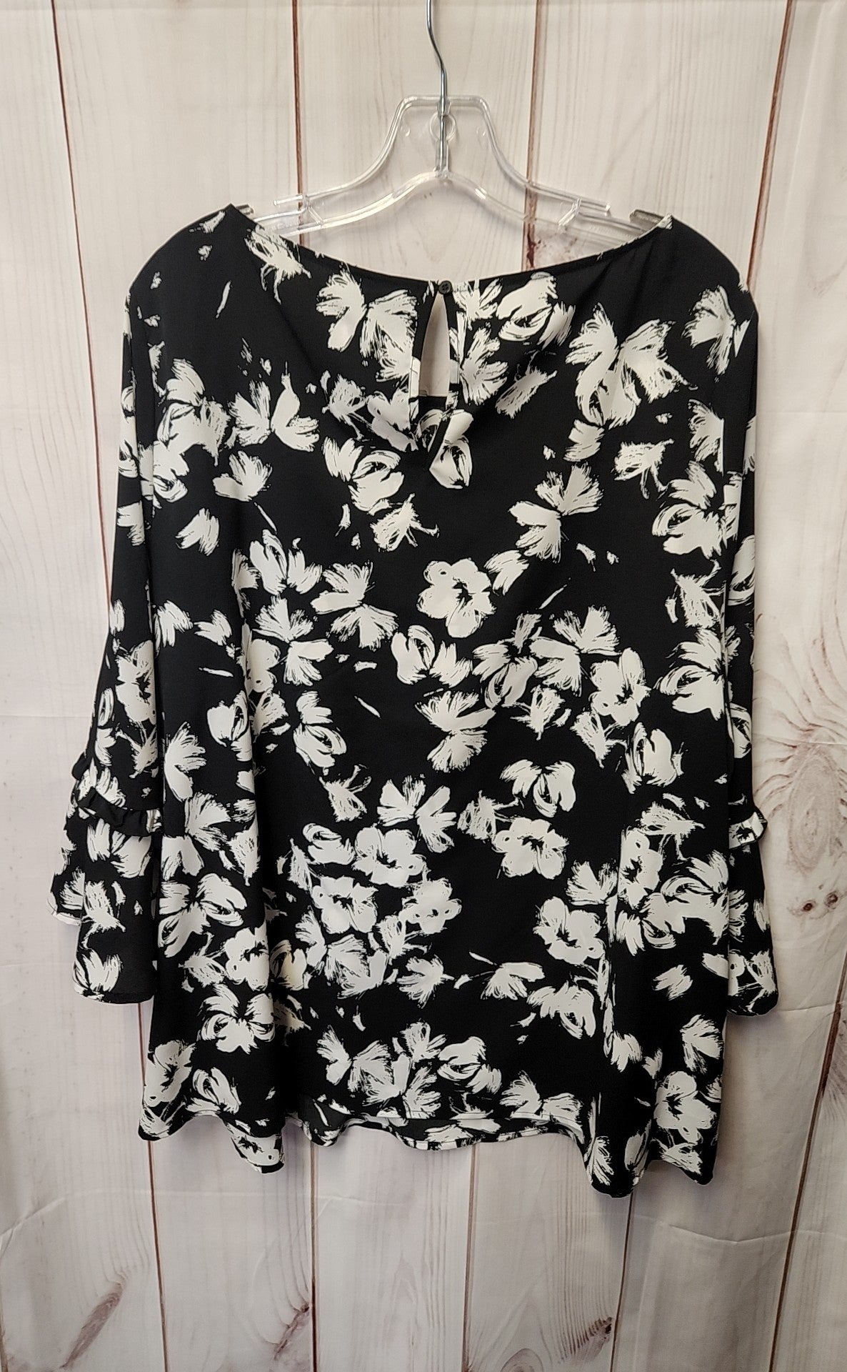 NWT Lane Bryant Women's Size 18 Black & White Floral 3/4 Sleeve Top