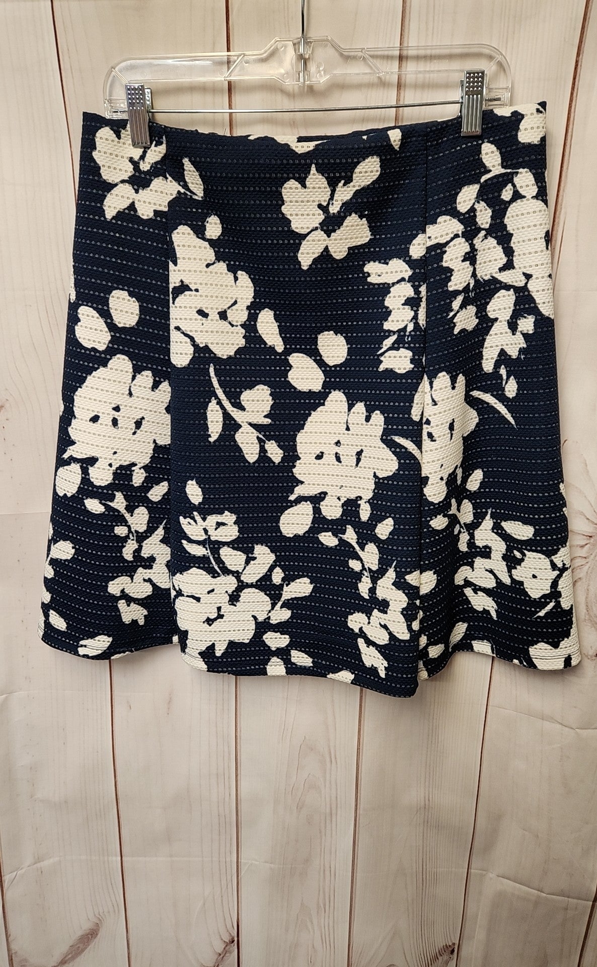 Reneec. Women's Size L Navy Floral Skirt