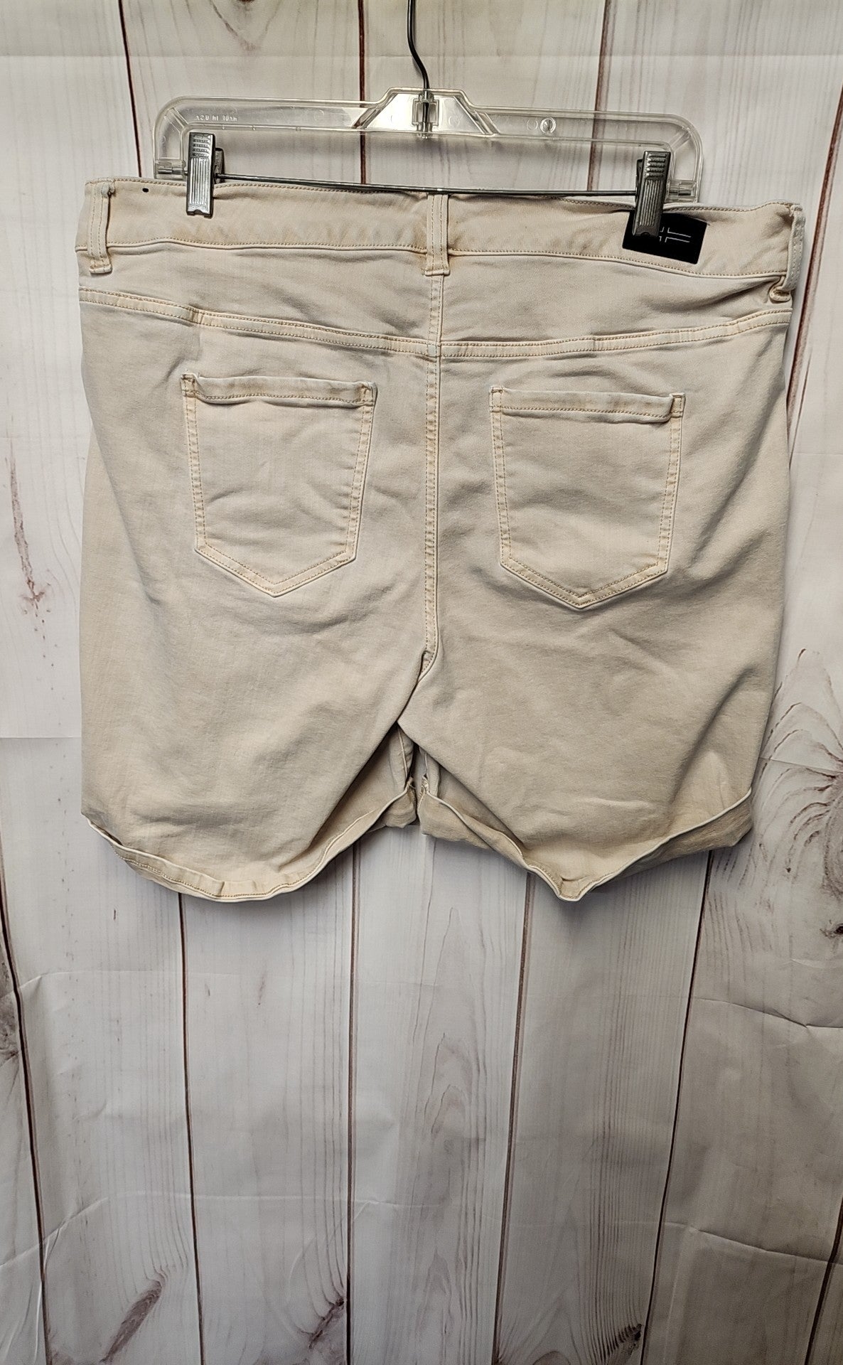 Liverpool Women's Size 18 Beige Shorts The Walking Short