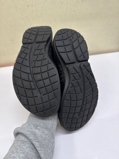 Oofos Women's Size 9-1/2 Black Flats